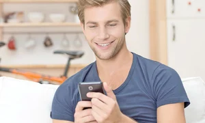 barbat telefon1254477 0 jpeg