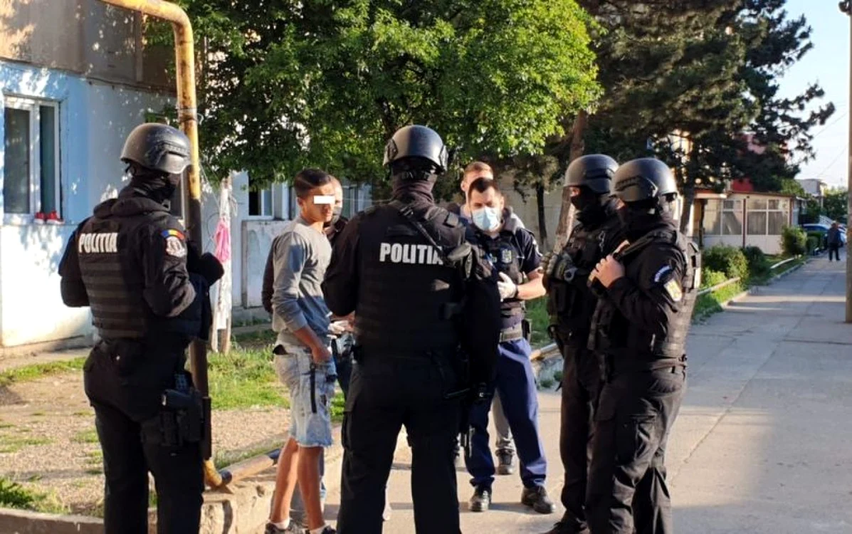 Raziel la blocurile de pe Strada Ştefan cel Mare. FOTO: IPJ Hunedoara