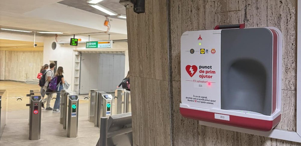 Peste 10 staţii de metrou din Capitală au fost dotate cu defibrilatoare automate. În ce orașe vor mai fi montate astfel de aparate
