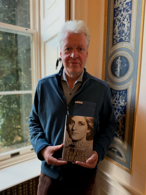 Charles Spencer la lansarea biografiei Swan Song   Instagram 2 jpg