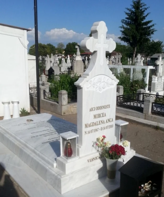 Mormântul artistei de află în cimitirul "Bolovani" din Ploieşti 