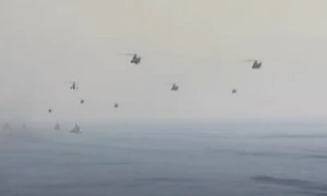 Nave si aeronave on stamtiarea Hormuz  Captura France 24 English png