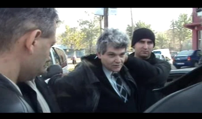 Inspectorul fiscal Marian Arsene, la momentul reținerii sale, în octombrie 2010…