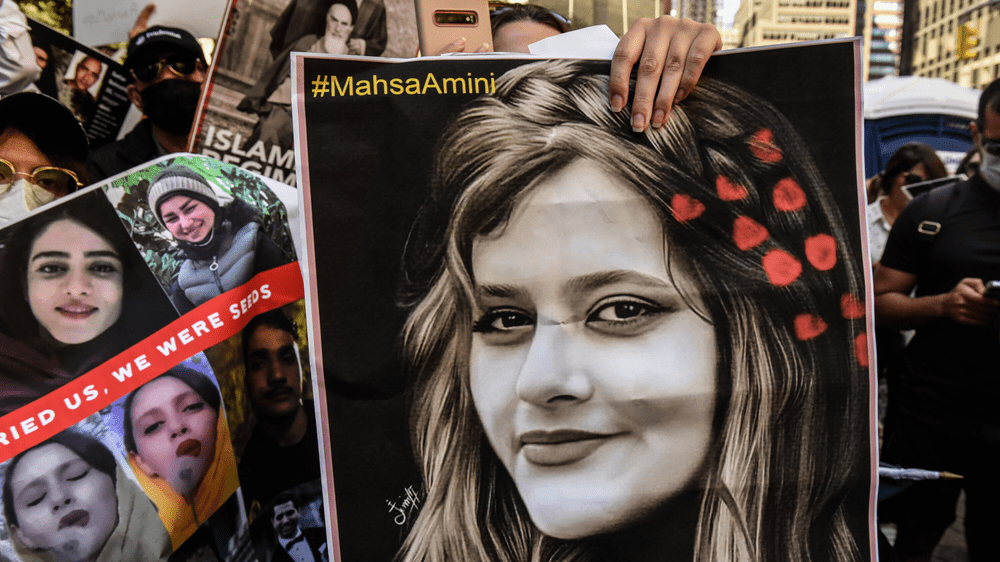 Jurnalistă din Iran, arestată după ce a publicat un interviu cu tatăl tinerei ucise de poliția moravurilor
