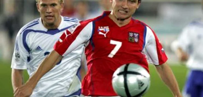 FOTBAL: Cehul Vladimir Smicer pune ghetele în cui la 36 de ani