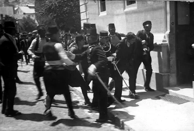 Ferdinand Behr arrested in Sarajevo 1914 jpg