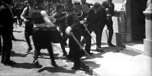 Ferdinand Behr arrested in Sarajevo 1914 jpg