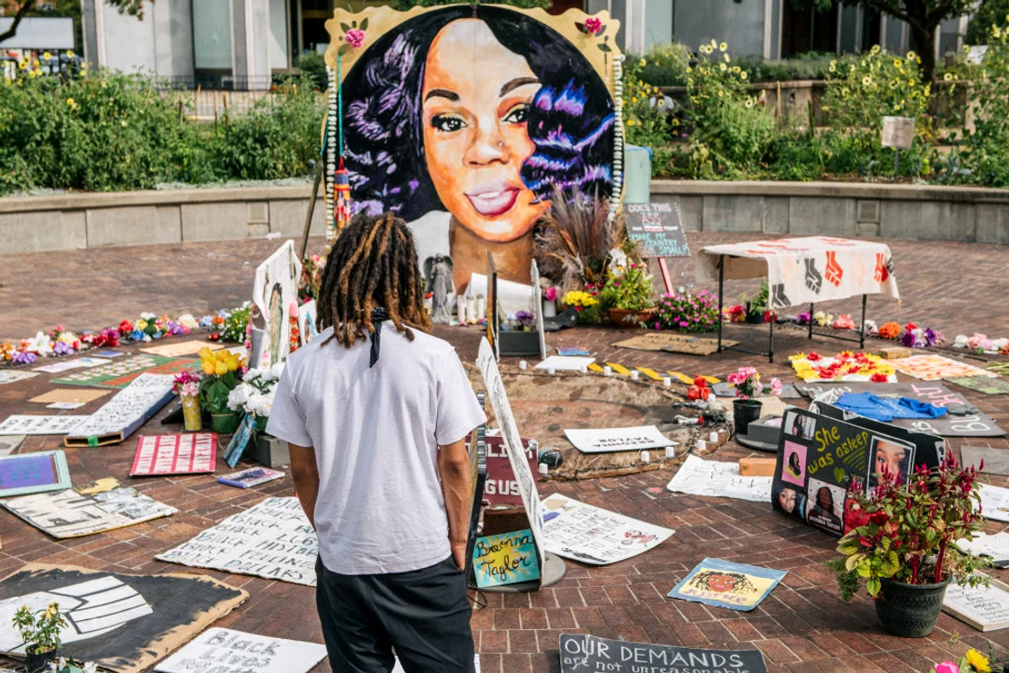 Străzile din Louisville au devenit "monumente" închinate memoriei Breonnei