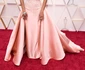 Regina King a optat pentru o rochie golden rose de la Versace jpeg