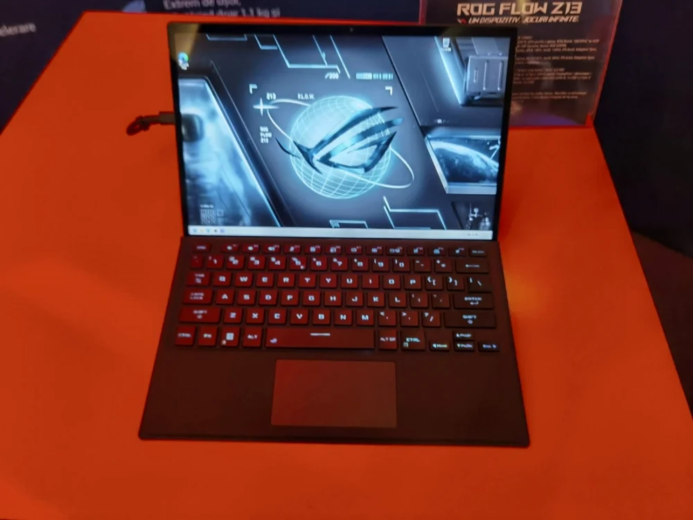 Tableta gaming ASUS ROG Flow Z13. FOTO Adrian Pogîngeanu