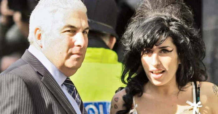 Amy Winehouse, alături de tatăl ei, Mitch   