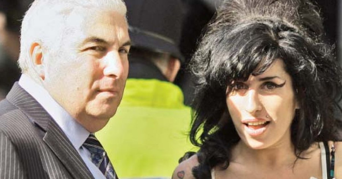 Tatăl lui Amy Winehouse dă în judecată prietenele artistei