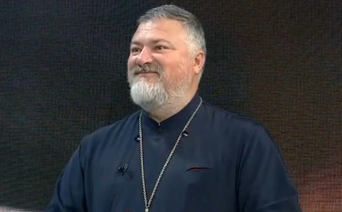 Preotul paroh Gabriel Cazacu de la Mănăstirea Cașin