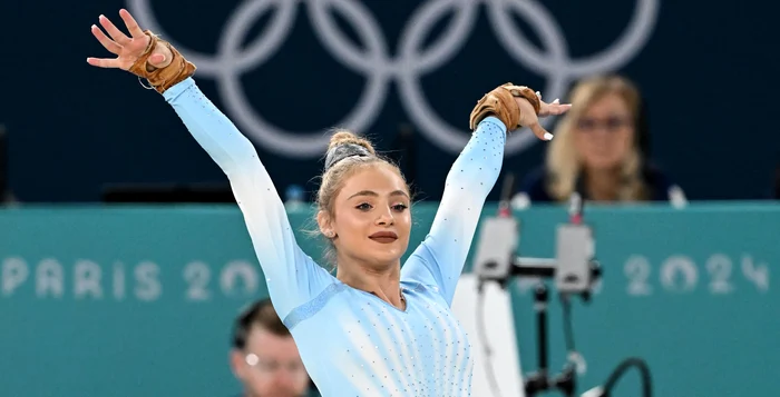 Sabrina Voinea, depunctată eronat de arbitri în finala de la sol . Foto COSR