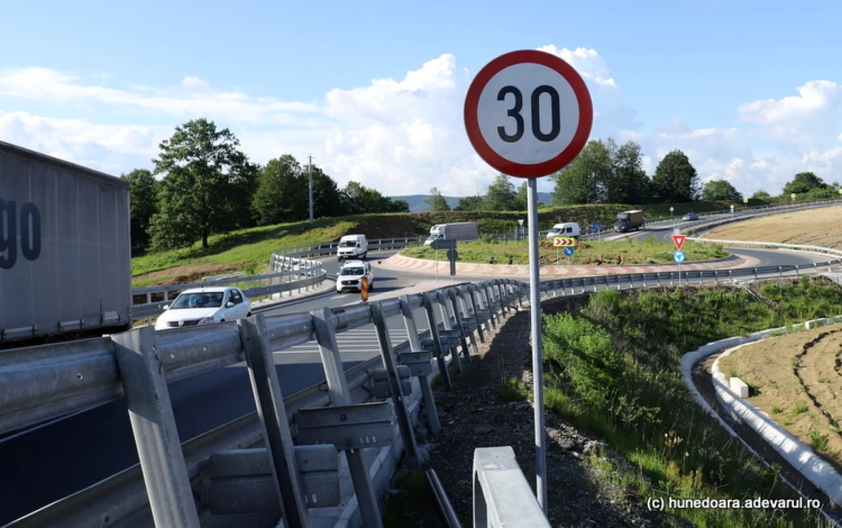 Zona Holdea, pe DN 68 A.Foto: Daniel Guţă. ADEVĂRUL.