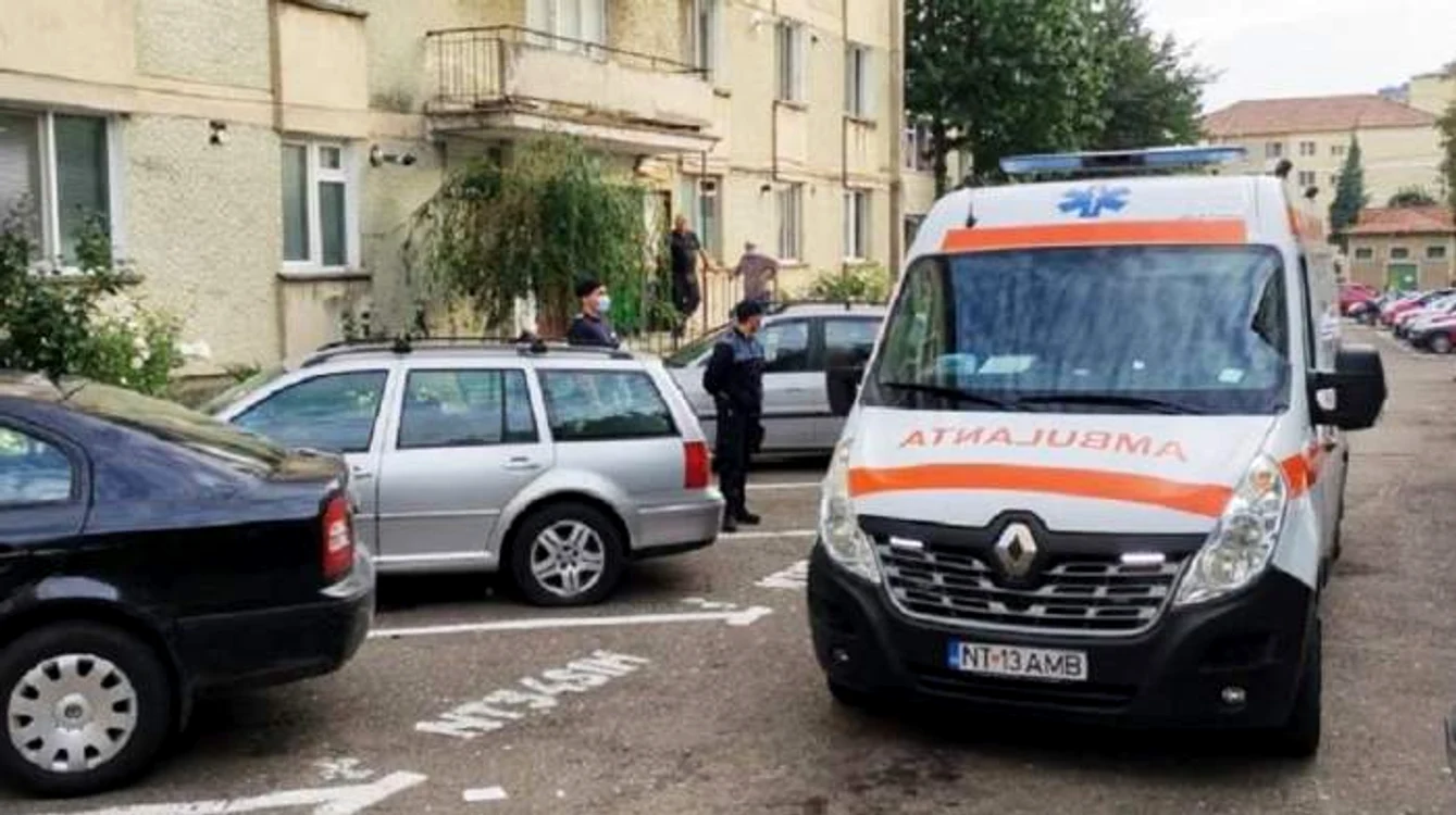 
    Femeia care a vrut sa se sinucidă a fost salvată de mediciFoto: observatornews.ro  