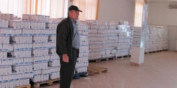 Marcel Marin este responsabil cu distribuirea alimentelor