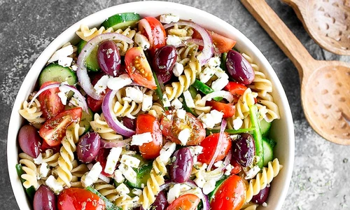 salata cu paste jpeg
