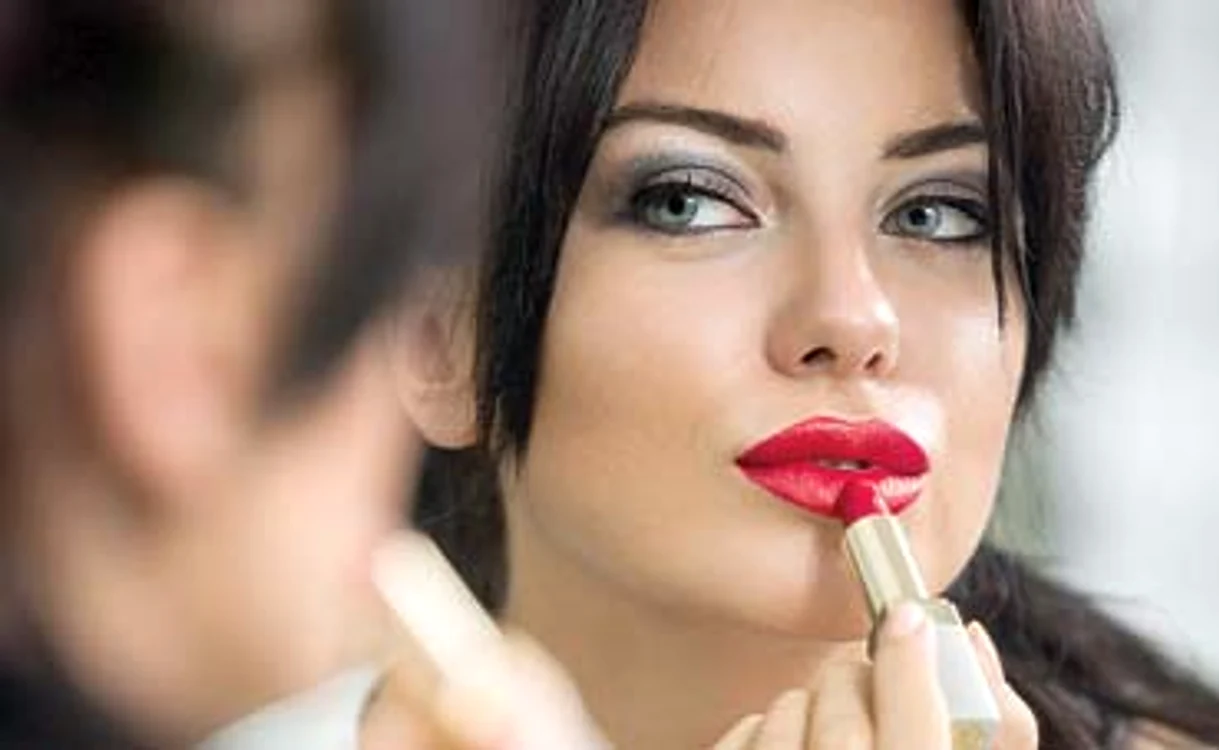 
    Make-up artistul Florina Mărcuţă  