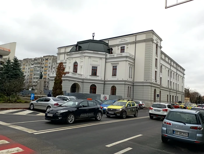 Teatrul din Botoșani, la exterior FOTO Cosmin Zamfirache