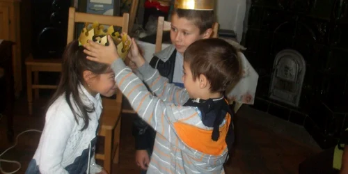 Copiii au mers acasa la „boier Nicolae” si au participat la sfatul domnesc