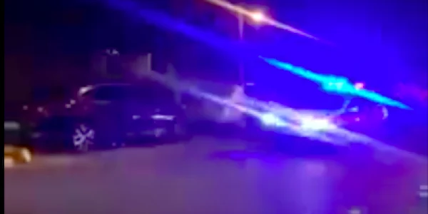 Maşină de Poliţie noaptea cu girofarul urmărire cursă Sursa Facebook Info Trafic 24