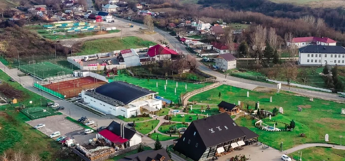 Centrul comunal și resortul de lux din Măciuca - Vâlcea - panoramă aeriană Foto Primăria Măciuca