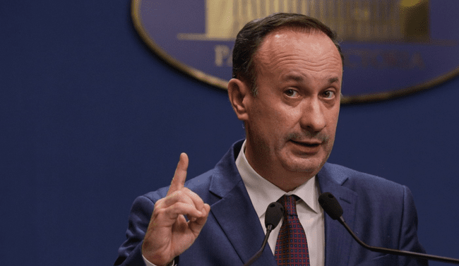 Cine-mparte, parte-și face: Guvernul a suplimentat banii pentru primari și partide