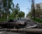 Masina avariata pe o strada din Mariupol Republica Populara Donetk FOTO Profimedia