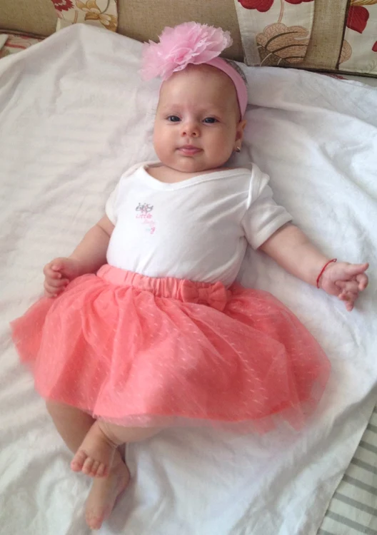 Mirela Boureanu Vaida a îmbrăcat-o pe fetiţa ei în hăinuţe de prinţesă.