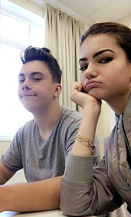 Ioana Boureanu pare foarte plictisită la școală