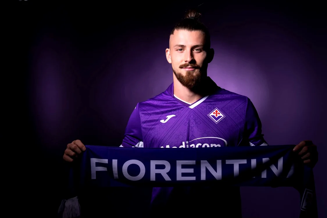 Radu Drăgușin a fost prezentat la Fiorentina (Foto: ACF Fiorentina)