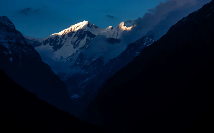 Pe Everest se aud bubuituri puternice, noaptea / foto: Freepik