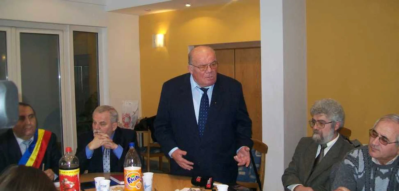  Râmnicu Vâlcea: Florian Zanfirescu a fost făcut cetăţean de onoare al oraşului Ocnele Mari