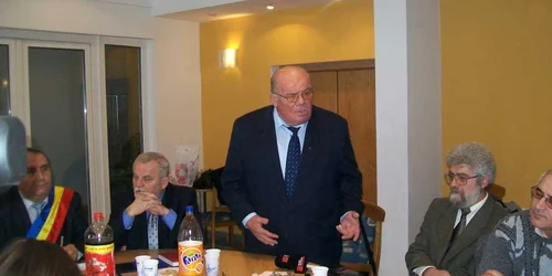 Râmnicu Vâlcea: Florian Zanfirescu a fost făcut cetăţean de onoare al oraşului Ocnele Mari