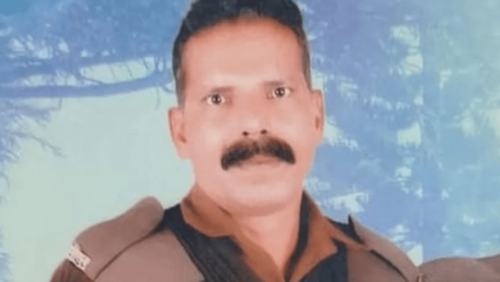 Soldat indian omorât în bătaie pentru că a cerut ștergerea unui videoclip obscen cu fiica sa 