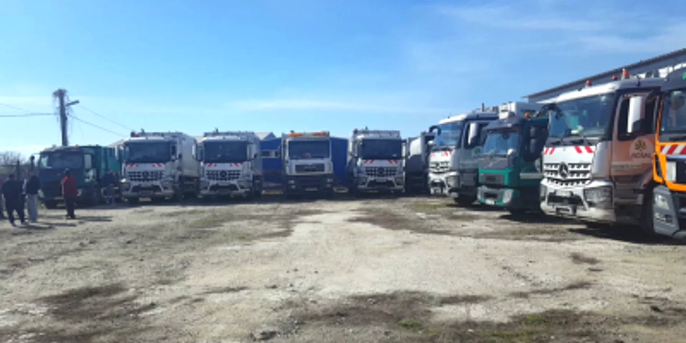 ROSAL a adus la Slatina foarte puţine maşini faţă de cât şi-a asumat prin contract FOTO: Facebook/George Radu