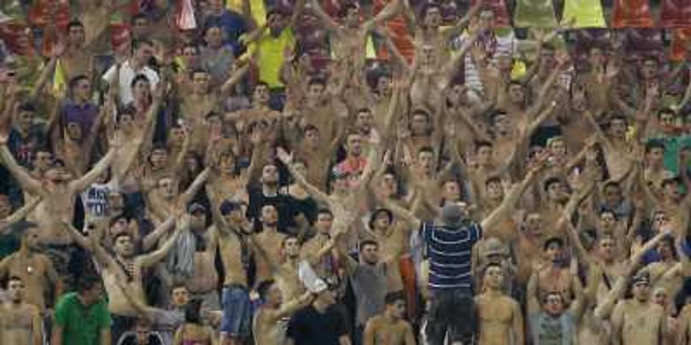 Scandările galeriei steliste împotriva rivalilor de la Rapid au fost traduse în engleză la UEFA