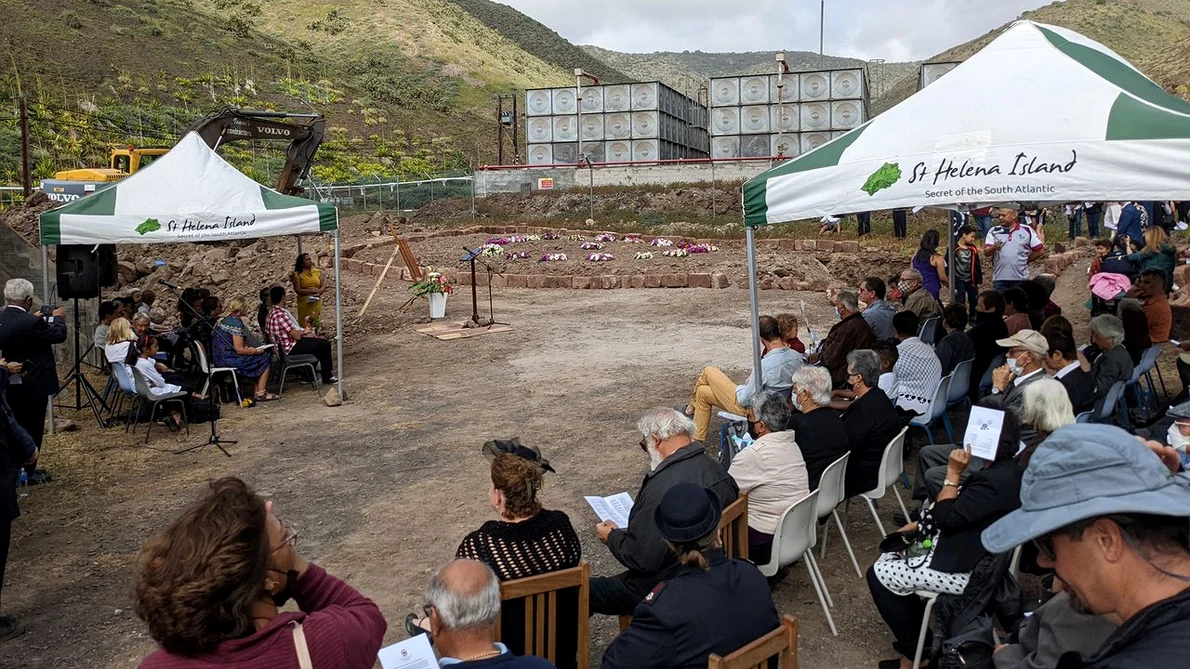 Ceremonia de reînhumare a sclavilor eliberați pe insula St. Helena (© St Helena Museum)