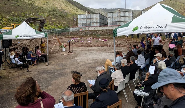 Ceremonia de reînhumare a sclavilor eliberați pe insula St. Helena (© St Helena Museum)
