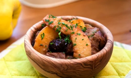 mancare de gutui cu carne 580x400 jpeg
