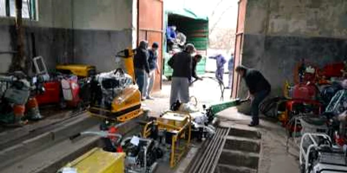 Poliţiştii au ridicat bunurile despre care au suspiciuni că provin din activităţi ilegale. IPJ Hunedoara.