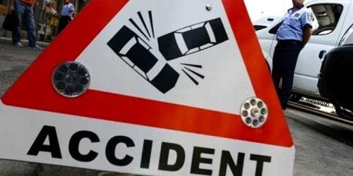 Șoferul nu s-a ales cu nicio zgârietură, în timp ce copiii lui se află la spital