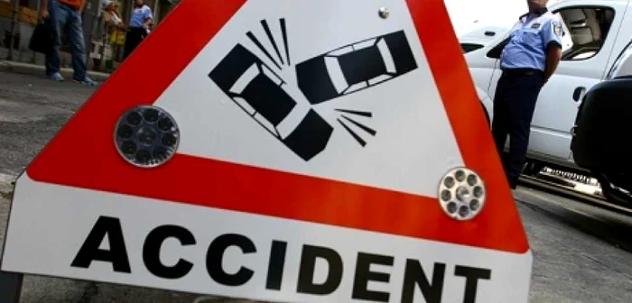 Șoferul nu s-a ales cu nicio zgârietură, în timp ce copiii lui se află la spital