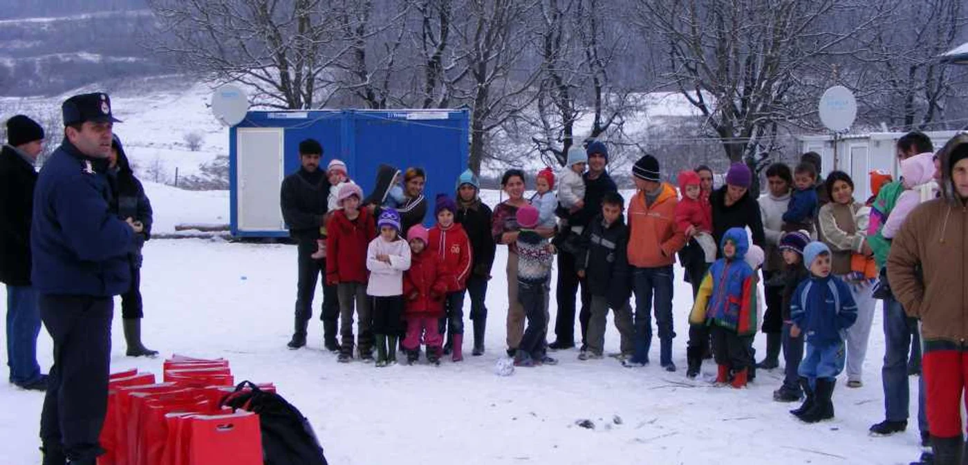 Botoşani: În tabăra de sinistraţi sunt peste 100 de copii