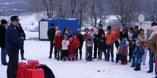 Botoşani: În tabăra de sinistraţi sunt peste 100 de copii
