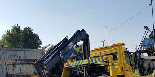 utilaje ce ridica masinai in alexandria foto facebook victor dragusin