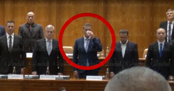 Gestul ministrului a fost interpretat drept o lipsă de respect. FOTO: captură video Gândul