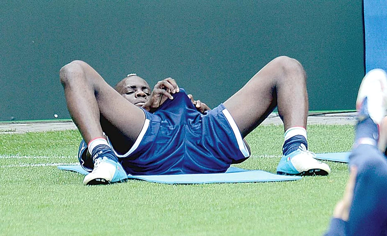 
    Balotelli se laudă cu performanţele sexuale  