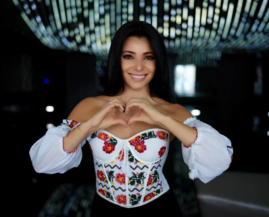 Corina Caragea a dezvăluit secretele ei de frumusețe într-un interviu exclusiv